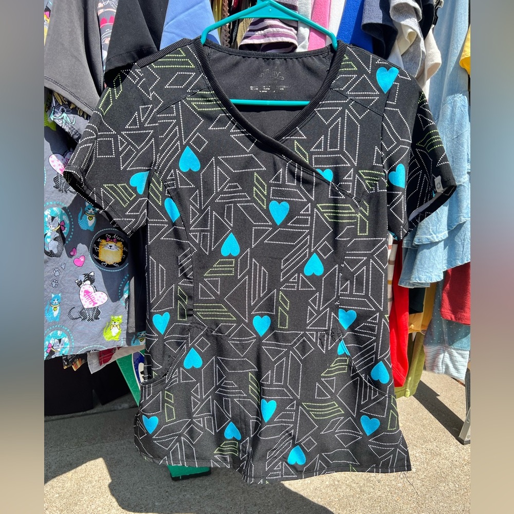 Womens Scrub Top - Geometric Shapes and Hearts